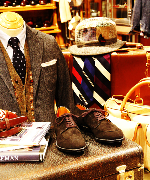 ALDEN(オールデン)の「ALDEN / 別注 GOAT SUEDE V-TIP(ドレスシューズ・メンズ・ブラック/ダークブラウン・7/8/6/7.5/6.5inch/9inch/5.5inch/8.5inch)」の3枚目の写真