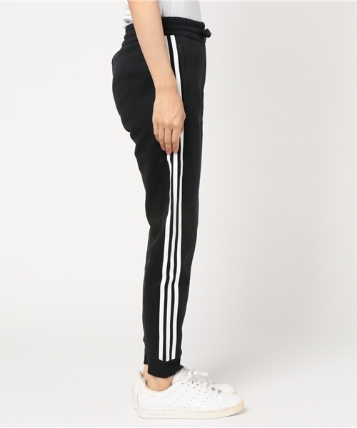 adidas（アディダス）の「【adicolor】オリジナルス パンツ [3 STRIPES TRACK PANTS]（その他パンツ・レディース・ブラック・MEDIUM/LARGE/X-SMALL/XX-LARGE/XXX-LARGE/SMALL）」の3枚目の写真