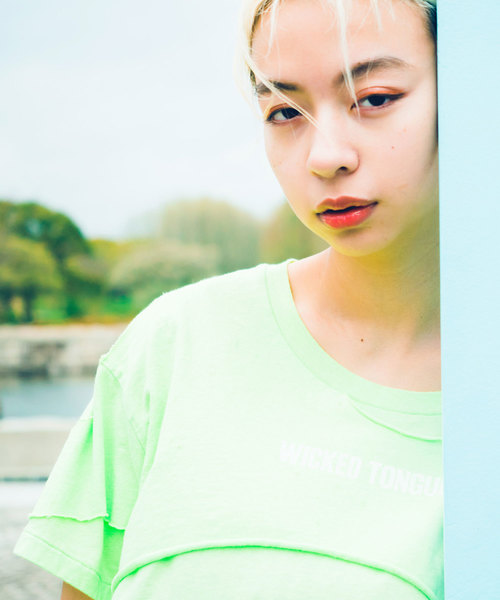 RNA(アールエヌエー)の「M0915 カットオフレイヤードTシャツ(Tシャツ/カットソー・レディース・ブラック/オフホワイト/ライム・MEDIUM)」の10枚目の写真