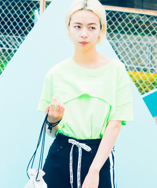 RNA(アールエヌエー)の「M0915 カットオフレイヤードTシャツ(Tシャツ/カットソー・レディース・ブラック/オフホワイト/ライム・MEDIUM)」の20枚目の写真