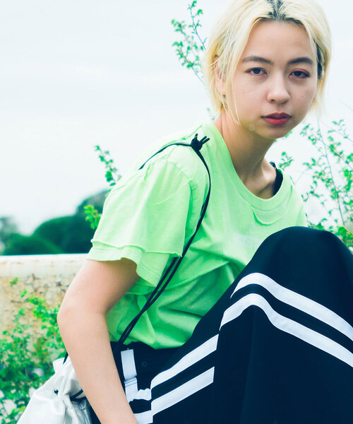 RNA(アールエヌエー)の「M0915 カットオフレイヤードTシャツ(Tシャツ/カットソー・レディース・ブラック/オフホワイト/ライム・MEDIUM)」の22枚目の写真
