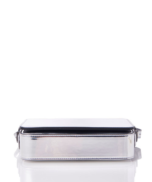 off white（オフホワイト）の「OFF-WHITE “MIRROR”ミニフラップバック（ショルダーバッグ・レディース・シルバー・FREE）」の10枚目の写真