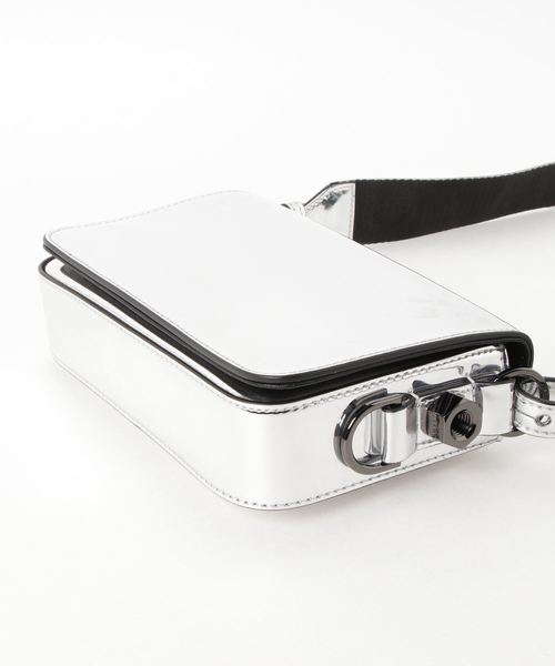 off white（オフホワイト）の「OFF-WHITE “MIRROR”ミニフラップバック（ショルダーバッグ・レディース・シルバー・FREE）」の2枚目の写真