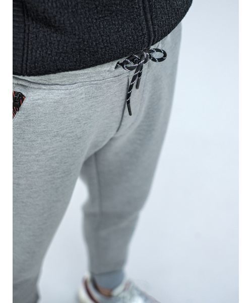 REGIEVO（レジエボ）の「【REGIEVO】上質で高級な大人のジョガーパンツ（スウェットパンツ・メンズ・ブラック/グレー・MEDIUM/LARGE/X-LARGE/SMALL）」の6枚目の写真