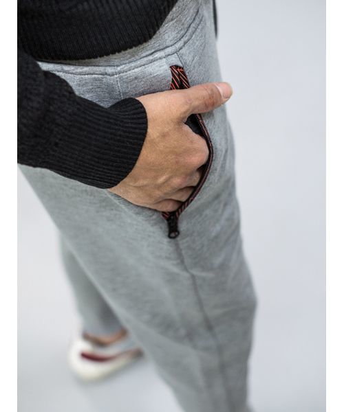 REGIEVO（レジエボ）の「【REGIEVO】上質で高級な大人のジョガーパンツ（スウェットパンツ・メンズ・ブラック/グレー・MEDIUM/LARGE/X-LARGE/SMALL）」の11枚目の写真