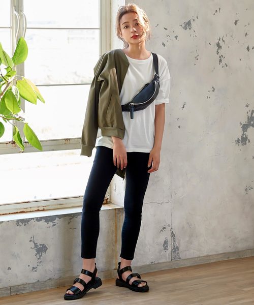 KOBE LETTUCE（コウベレタス）の「3ストラップベルトフラットサンダル（サンダル・レディース・ブラウン系その他/ブラック・L/LL/M/S）」の4枚目の写真