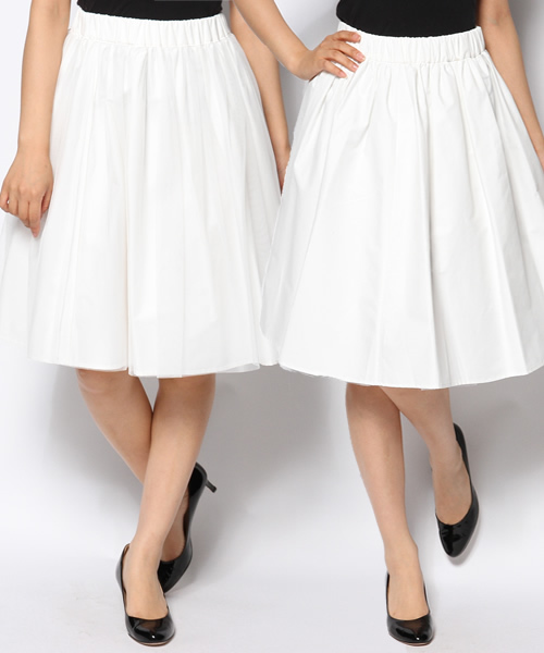 Tiara（ティアラ）の「リバーシブルボリュームスカート【mamagirl秋号】【GINGER 10月号】【BAILA9月号】【Steady 9月号】（スカート・レディース・ホワイト/ブラック/グリーン/オレンジ/ネイビー・3/2）」の2枚目の写真