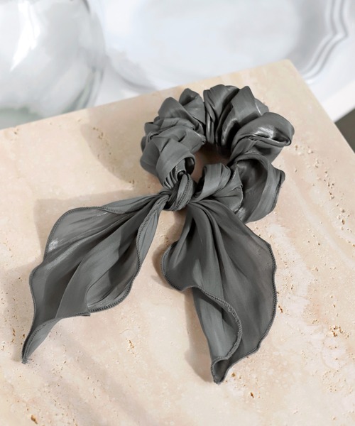 ANEMONE(アネモネ)の「シックカラーのサテン調リボンシュシュ(シュシュ・レディース・モカ/グレー/カーキ/ワイン・FREE)」の2枚目の写真