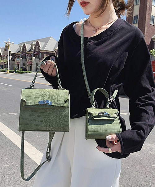 JUNOAH（ジュノア）の「2way型押しスクエアバッグ（ショルダーバッグ・レディース・ホワイト/ブラック/パープル/グリーン・LARGE/SMALL）」の3枚目の写真