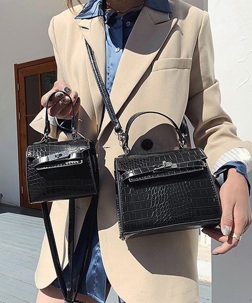 JUNOAH（ジュノア）の「2way型押しスクエアバッグ（ショルダーバッグ・レディース・ホワイト/ブラック/パープル/グリーン・LARGE/SMALL）」の2枚目の写真