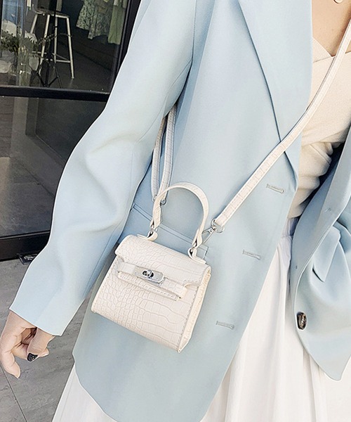 JUNOAH（ジュノア）の「2way型押しスクエアバッグ（ショルダーバッグ・レディース・ホワイト/ブラック/パープル/グリーン・LARGE/SMALL）」の5枚目の写真