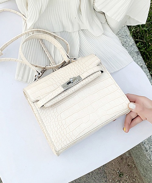 JUNOAH（ジュノア）の「2way型押しスクエアバッグ（ショルダーバッグ・レディース・ホワイト/ブラック/パープル/グリーン・LARGE/SMALL）」の10枚目の写真