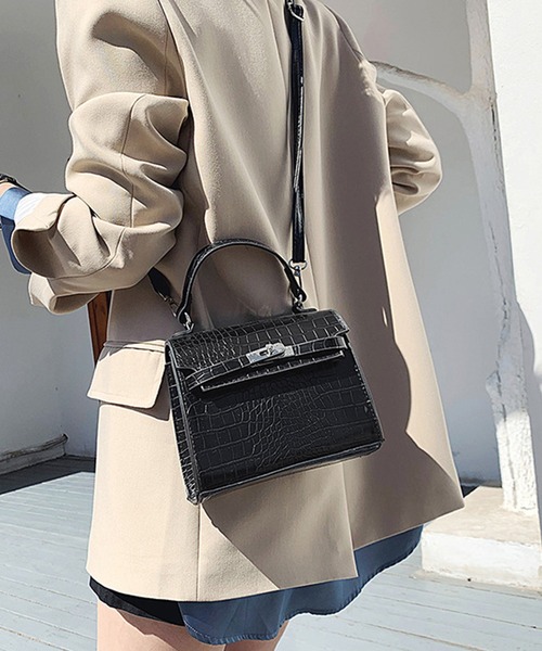 JUNOAH（ジュノア）の「2way型押しスクエアバッグ（ショルダーバッグ・レディース・ホワイト/ブラック/パープル/グリーン・LARGE/SMALL）」の18枚目の写真