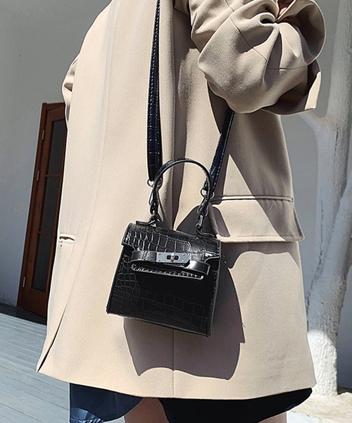 JUNOAH（ジュノア）の「2way型押しスクエアバッグ（ショルダーバッグ・レディース・ホワイト/ブラック/パープル/グリーン・LARGE/SMALL）」の14枚目の写真