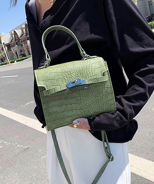 JUNOAH（ジュノア）の「2way型押しスクエアバッグ（ショルダーバッグ・レディース・ホワイト/ブラック/パープル/グリーン・LARGE/SMALL）」の19枚目の写真