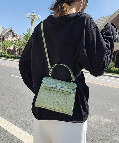 JUNOAH（ジュノア）の「2way型押しスクエアバッグ（ショルダーバッグ・レディース・ホワイト/ブラック/パープル/グリーン・LARGE/SMALL）」の15枚目の写真