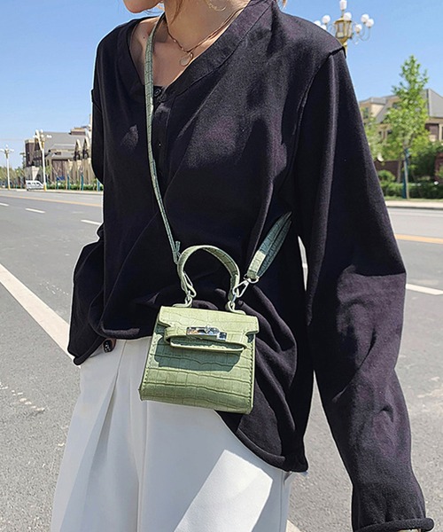 JUNOAH（ジュノア）の「2way型押しスクエアバッグ（ショルダーバッグ・レディース・ホワイト/ブラック/パープル/グリーン・LARGE/SMALL）」の7枚目の写真