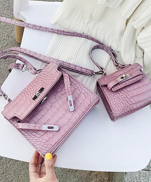 JUNOAH（ジュノア）の「2way型押しスクエアバッグ（ショルダーバッグ・レディース・ホワイト/ブラック/パープル/グリーン・LARGE/SMALL）」の20枚目の写真