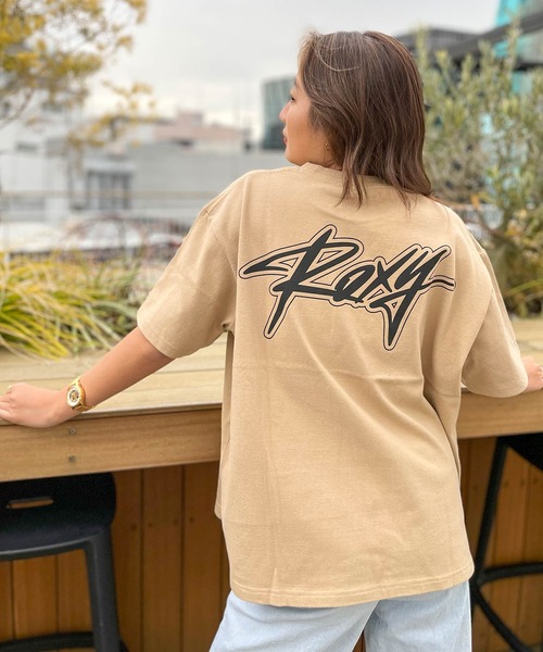ROXY(ロキシー)の「【ZOZO限定アイテム】BACK LOGO TEE/ロキシーバックプリント半袖ロゴサイドスリットTシャツ(Tシャツ/カットソー・レディース・ナチュラル/ベージュ/ブラック・MEDIUM)」の2枚目の写真