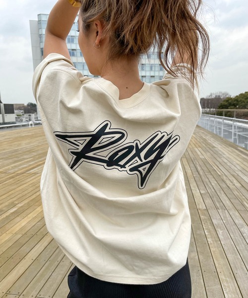 ROXY(ロキシー)の「【ZOZO限定アイテム】BACK LOGO TEE/ロキシーバックプリント半袖ロゴサイドスリットTシャツ(Tシャツ/カットソー・レディース・ナチュラル/ベージュ/ブラック・MEDIUM)」の3枚目の写真