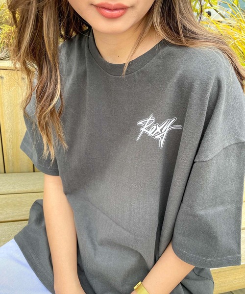 ROXY(ロキシー)の「【ZOZO限定アイテム】BACK LOGO TEE/ロキシーバックプリント半袖ロゴサイドスリットTシャツ(Tシャツ/カットソー・レディース・ナチュラル/ベージュ/ブラック・MEDIUM)」の18枚目の写真