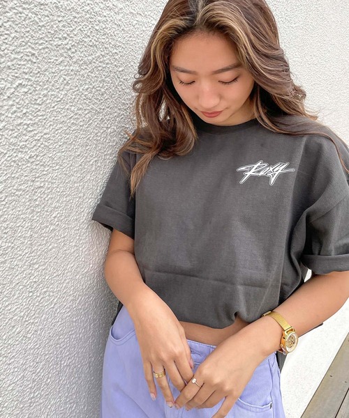 ROXY(ロキシー)の「【ZOZO限定アイテム】BACK LOGO TEE/ロキシーバックプリント半袖ロゴサイドスリットTシャツ(Tシャツ/カットソー・レディース・ナチュラル/ベージュ/ブラック・MEDIUM)」の6枚目の写真