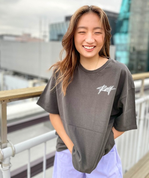 ROXY(ロキシー)の「【ZOZO限定アイテム】BACK LOGO TEE/ロキシーバックプリント半袖ロゴサイドスリットTシャツ(Tシャツ/カットソー・レディース・ナチュラル/ベージュ/ブラック・MEDIUM)」の12枚目の写真