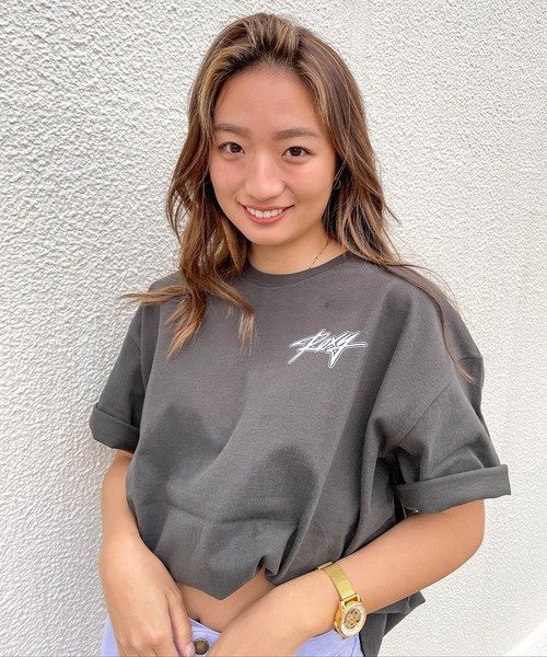 ROXY(ロキシー)の「【ZOZO限定アイテム】BACK LOGO TEE/ロキシーバックプリント半袖ロゴサイドスリットTシャツ(Tシャツ/カットソー・レディース・ナチュラル/ベージュ/ブラック・MEDIUM)」の4枚目の写真