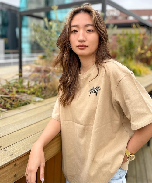 ROXY(ロキシー)の「【ZOZO限定アイテム】BACK LOGO TEE/ロキシーバックプリント半袖ロゴサイドスリットTシャツ(Tシャツ/カットソー・レディース・ナチュラル/ベージュ/ブラック・MEDIUM)」の11枚目の写真