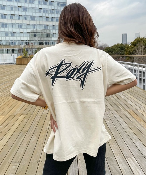 ROXY(ロキシー)の「【ZOZO限定アイテム】BACK LOGO TEE/ロキシーバックプリント半袖ロゴサイドスリットTシャツ(Tシャツ/カットソー・レディース・ナチュラル/ベージュ/ブラック・MEDIUM)」の8枚目の写真