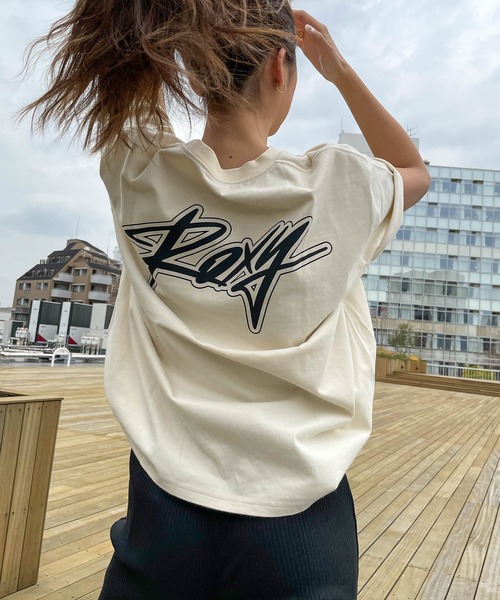 ROXY(ロキシー)の「【ZOZO限定アイテム】BACK LOGO TEE/ロキシーバックプリント半袖ロゴサイドスリットTシャツ(Tシャツ/カットソー・レディース・ナチュラル/ベージュ/ブラック・MEDIUM)」の14枚目の写真