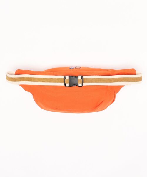 SNOOPY×OLD BETTY'S（スヌーピーカケルオールドベティーズ）の「SNOOPY Canvas×Suede Waist Bag(SURF´S UP!)（ボディバッグ/ウエストポーチ・レディース・スミクロ/ブラウン/ベージュ/グリーン/ネイビー/マスタード/ボルドー/オレンジ・FREE）」の9枚目の写真