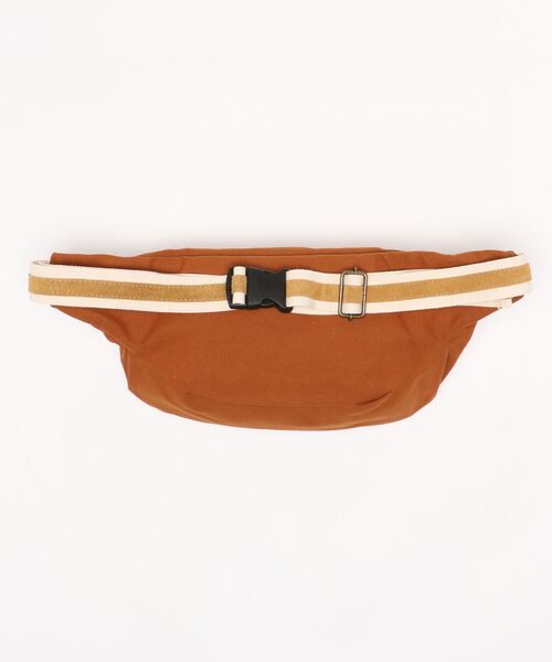 SNOOPY×OLD BETTY'S（スヌーピーカケルオールドベティーズ）の「SNOOPY Canvas×Suede Waist Bag(SURF´S UP!)（ボディバッグ/ウエストポーチ・レディース・スミクロ/ブラウン/ベージュ/グリーン/ネイビー/マスタード/ボルドー/オレンジ・FREE）」の10枚目の写真