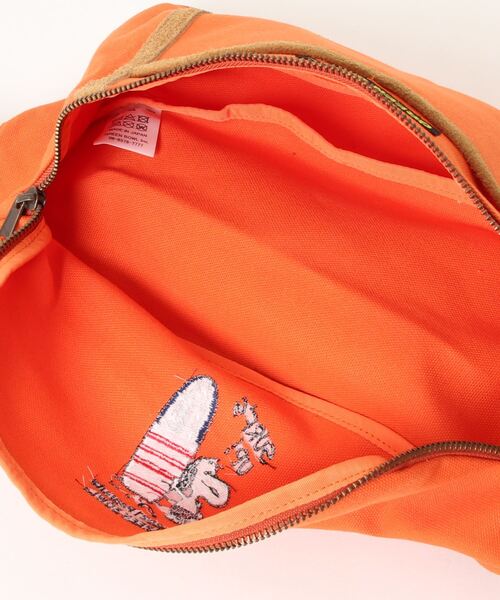 SNOOPY×OLD BETTY'S（スヌーピーカケルオールドベティーズ）の「SNOOPY Canvas×Suede Waist Bag(SURF´S UP!)（ボディバッグ/ウエストポーチ・レディース・スミクロ/ブラウン/ベージュ/グリーン/ネイビー/マスタード/ボルドー/オレンジ・FREE）」の21枚目の写真
