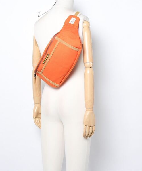 SNOOPY×OLD BETTY'S（スヌーピーカケルオールドベティーズ）の「SNOOPY Canvas×Suede Waist Bag(SURF´S UP!)（ボディバッグ/ウエストポーチ・レディース・スミクロ/ブラウン/ベージュ/グリーン/ネイビー/マスタード/ボルドー/オレンジ・FREE）」の22枚目の写真