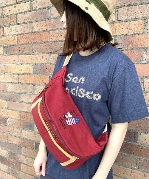 SNOOPY×OLD BETTY'S（スヌーピーカケルオールドベティーズ）の「SNOOPY Canvas×Suede Waist Bag(SURF´S UP!)（ボディバッグ/ウエストポーチ・レディース・スミクロ/ブラウン/ベージュ/グリーン/ネイビー/マスタード/ボルドー/オレンジ・FREE）」の7枚目の写真
