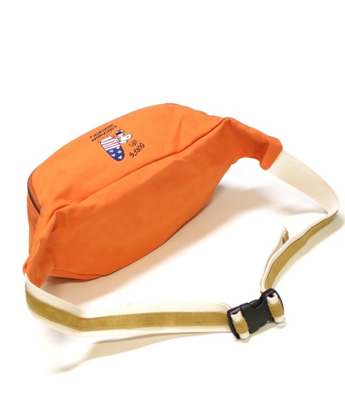 SNOOPY×OLD BETTY'S（スヌーピーカケルオールドベティーズ）の「SNOOPY Canvas×Suede Waist Bag(SURF´S UP!)（ボディバッグ/ウエストポーチ・レディース・スミクロ/ブラウン/ベージュ/グリーン/ネイビー/マスタード/ボルドー/オレンジ・FREE）」の12枚目の写真