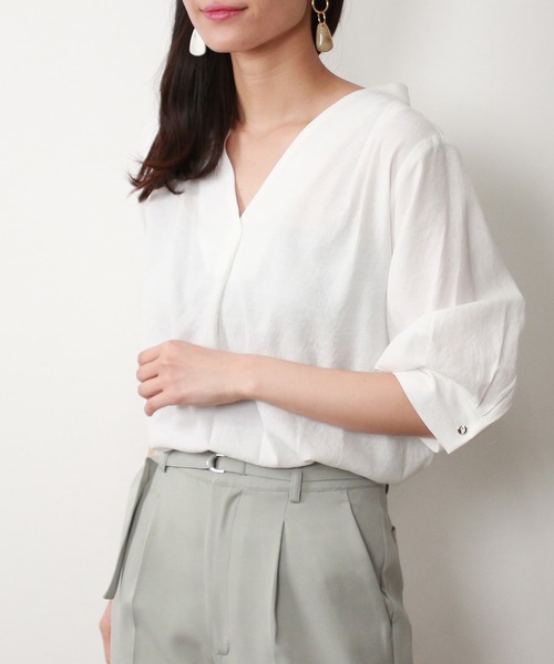 TRUDEA（トルディア）の「リネンライクスキッパーブラウス（シャツ/ブラウス・レディース・ホワイト/チャコールグレー/ベージュ/ミント・MEDIUM）」の2枚目の写真