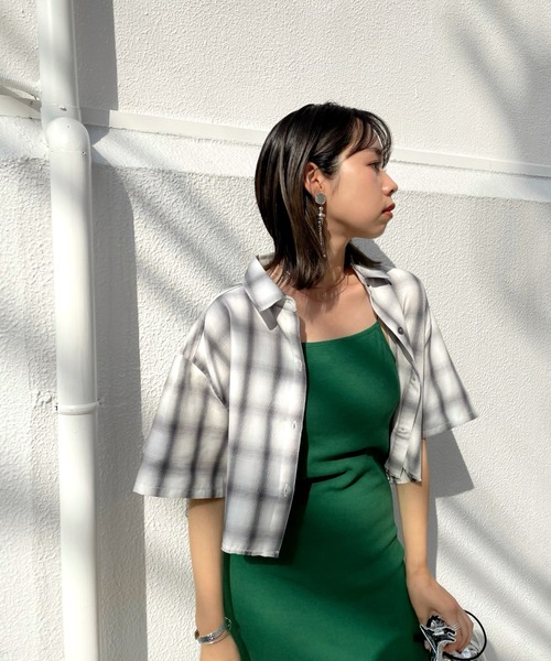 WHO'S WHO gallery（フーズフーギャラリー）の「ダメージ半袖ショートシャツ（シャツ/ブラウス・レディース・ブラック/グレー/ブルー・FREE）」の3枚目の写真