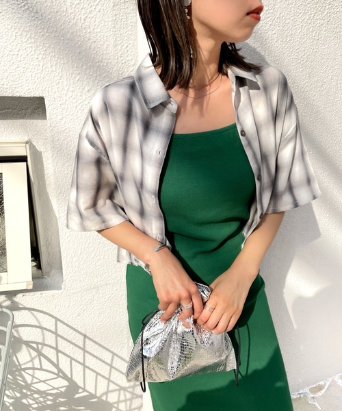 WHO'S WHO gallery（フーズフーギャラリー）の「ダメージ半袖ショートシャツ（シャツ/ブラウス・レディース・ブラック/グレー/ブルー・FREE）」の5枚目の写真