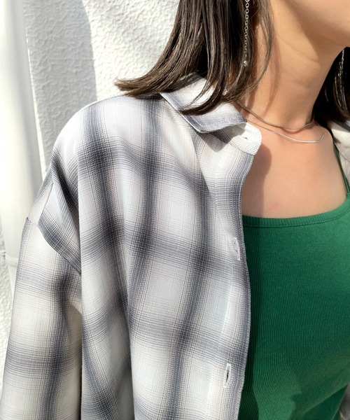 WHO'S WHO gallery（フーズフーギャラリー）の「ダメージ半袖ショートシャツ（シャツ/ブラウス・レディース・ブラック/グレー/ブルー・FREE）」の6枚目の写真