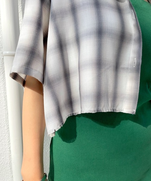 WHO'S WHO gallery（フーズフーギャラリー）の「ダメージ半袖ショートシャツ（シャツ/ブラウス・レディース・ブラック/グレー/ブルー・FREE）」の7枚目の写真