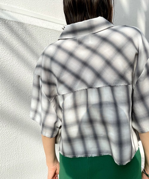 WHO'S WHO gallery（フーズフーギャラリー）の「ダメージ半袖ショートシャツ（シャツ/ブラウス・レディース・ブラック/グレー/ブルー・FREE）」の8枚目の写真