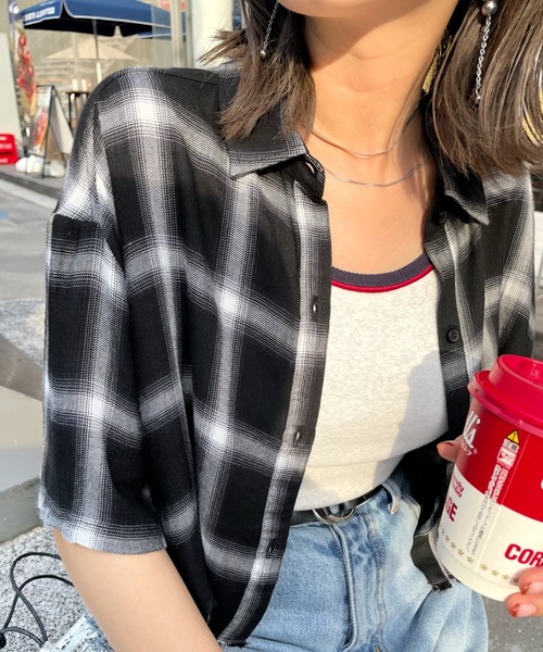 WHO'S WHO gallery（フーズフーギャラリー）の「ダメージ半袖ショートシャツ（シャツ/ブラウス・レディース・ブラック/グレー/ブルー・FREE）」の12枚目の写真