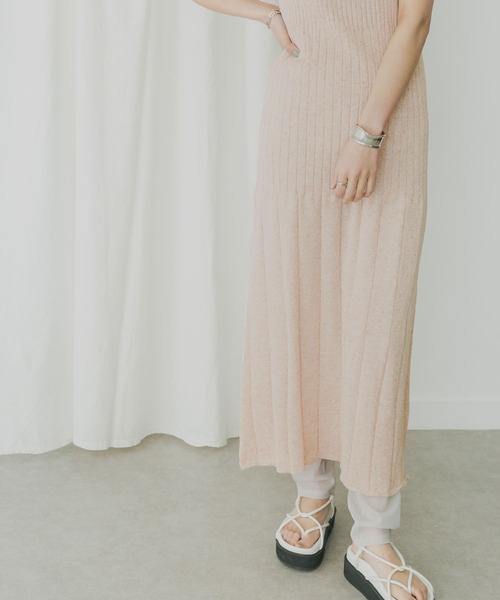 KBF+（ケービーエフプラス）の「KBF+　ニットキャミワンピース（ワンピース・レディース・ベージュ/グレー・ONE）」の14枚目の写真