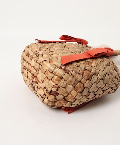 Lugnoncure（ルノンキュール）の「リボンフリンジ付ミニかごトート（トートバッグ・レディース・オレンジ/キャメル/グリーン・ﾌﾘ-）」の5枚目の写真