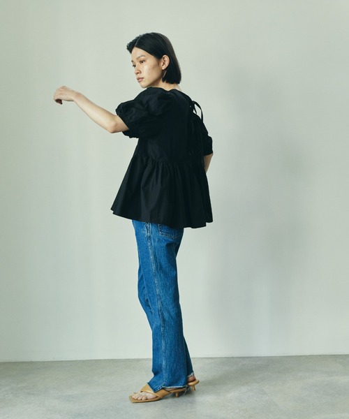 ECRIRE（エクリール）の「バックリボンフレアブラウス（シャツ/ブラウス・レディース・ブラック/オフホワイト・フリー）」の3枚目の写真