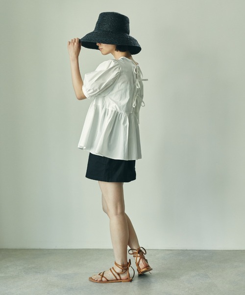 ECRIRE（エクリール）の「バックリボンフレアブラウス（シャツ/ブラウス・レディース・ブラック/オフホワイト・フリー）」の4枚目の写真