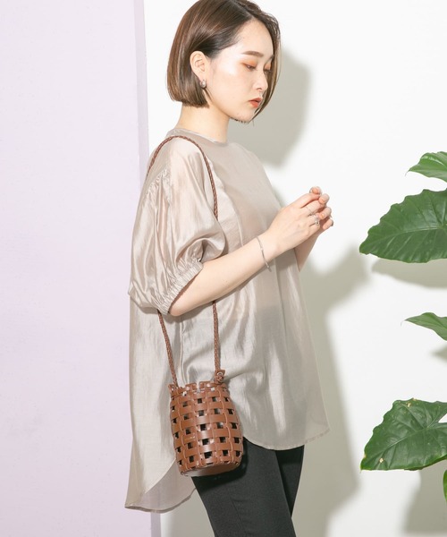 UR Lab.（アーバンリサーチラボ）の「チョウチンスリーブブラウス（シャツ/ブラウス・レディース・チャコールグレー/ピンク/ライトベージュ・FREE）」の3枚目の写真