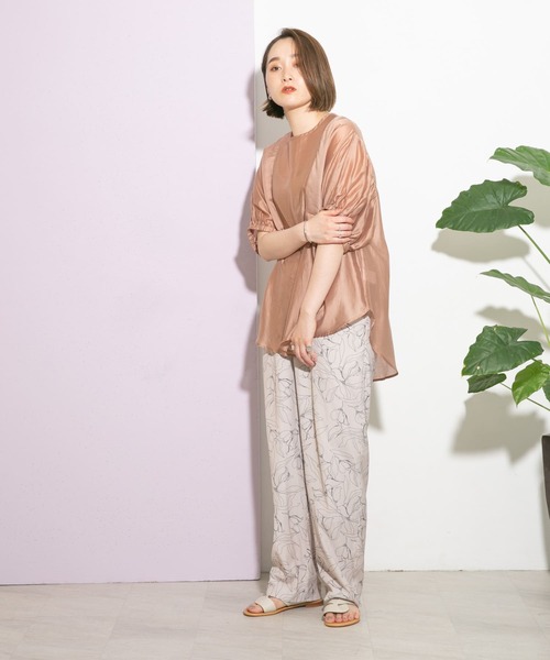 UR Lab.（アーバンリサーチラボ）の「チョウチンスリーブブラウス（シャツ/ブラウス・レディース・チャコールグレー/ピンク/ライトベージュ・FREE）」の9枚目の写真